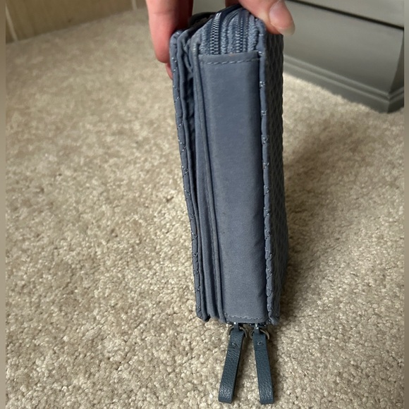 Vera Bradley Blue Gray Quilted Wristlet Accordion Wallet - Picture 4 of 7